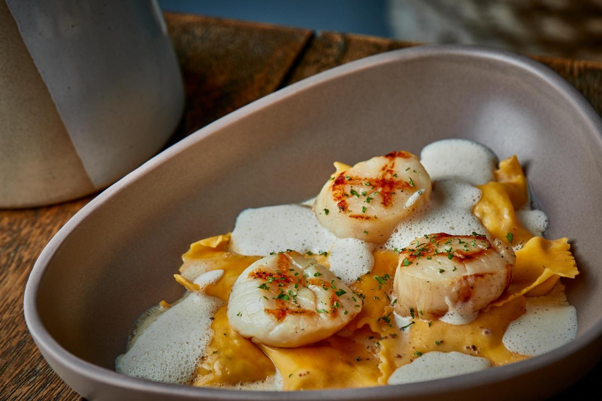 Hyatt Regency Koh Samui Otel Chaweng Plajı Dış mekan fotoğraf Scallops with a foam of white wine